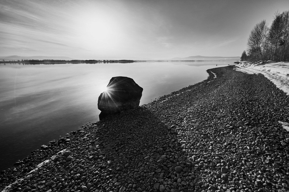 Каменистый берег