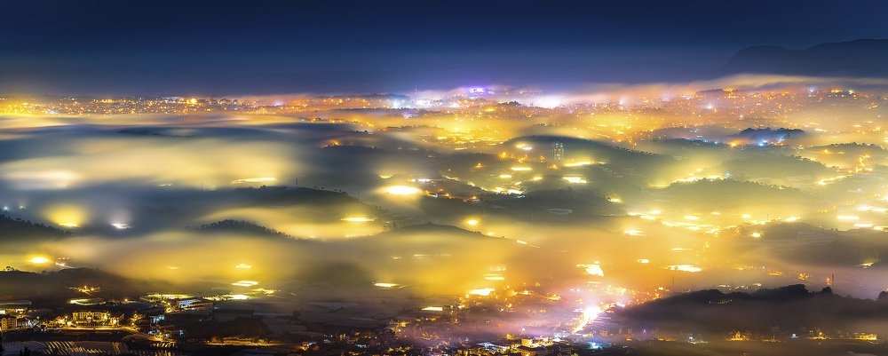 Watch the city in the mist