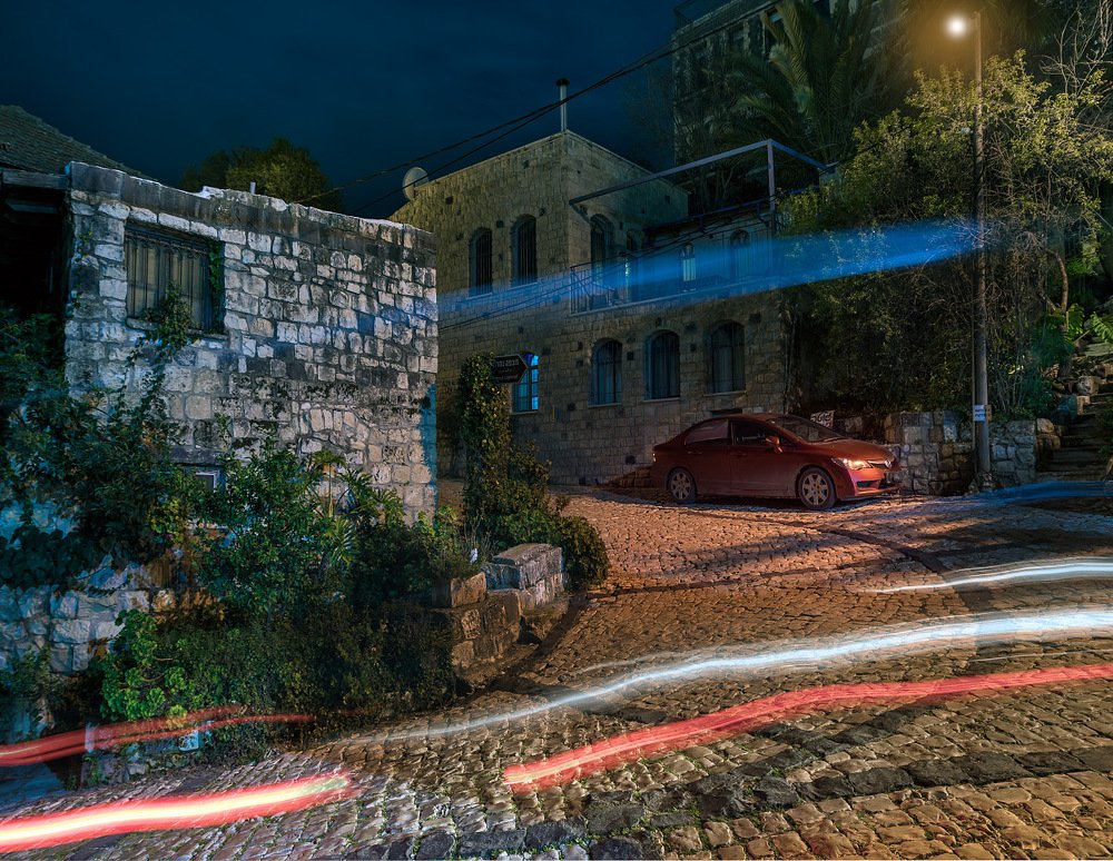 Чужой красный.