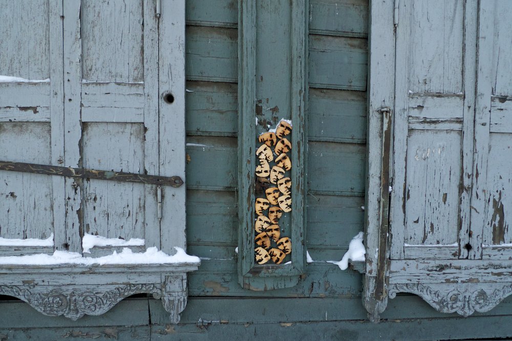 В переулке ждет кого-то добрый доктор Че