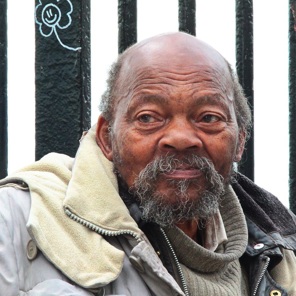 Парижский бедняк африканского происхождения