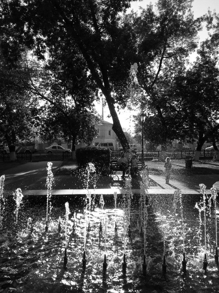 Сквозь струи фонтана