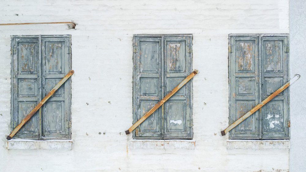 Перечеркнутые окна