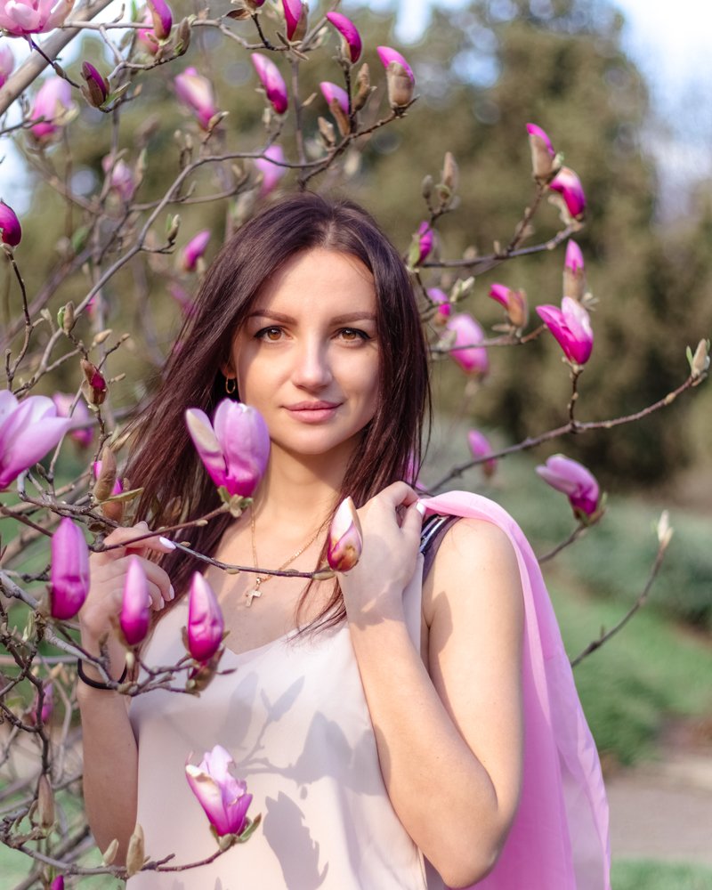 girl in the blooming magnolia garden