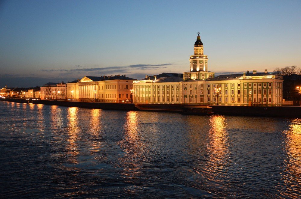 Золотые дорожки. Ночной Санкт-Петербург.