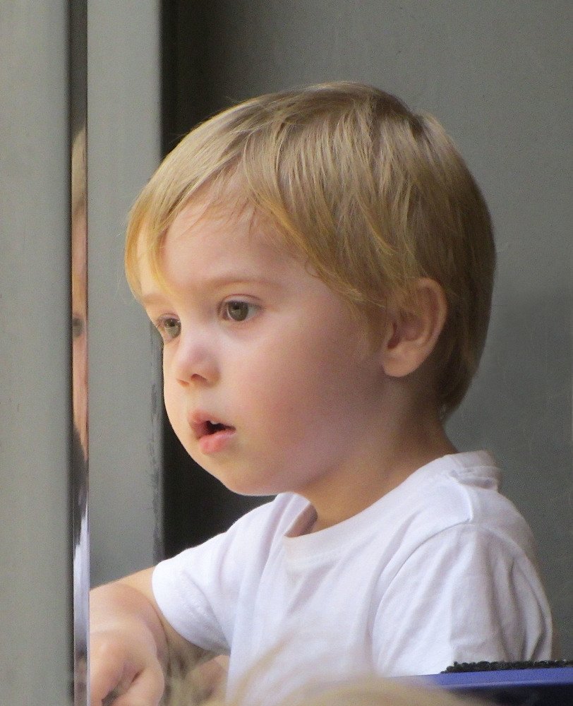 У окна троллейбуса