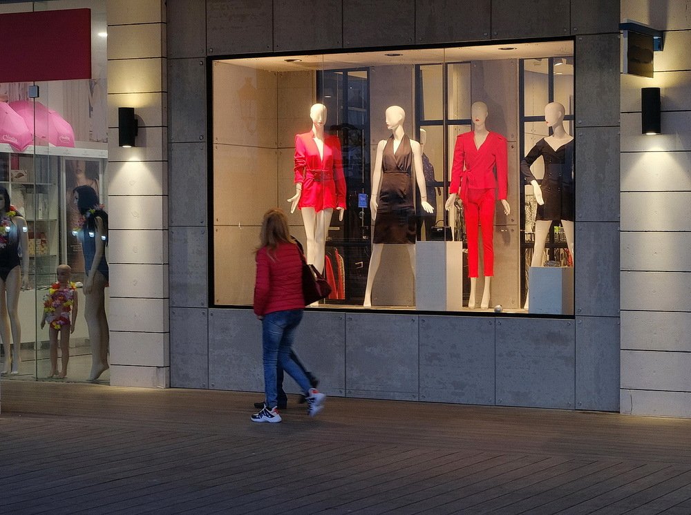 У закрытых магазинов...