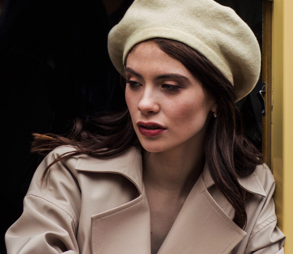 незнакомка