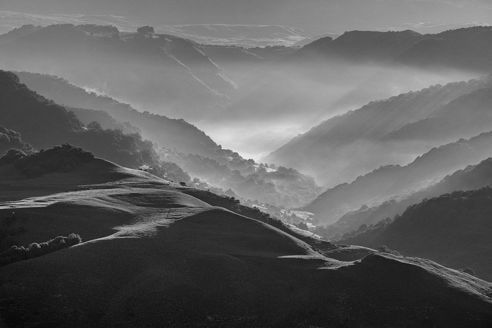 В ГОРЫ ПРИХОДИТ УТРО