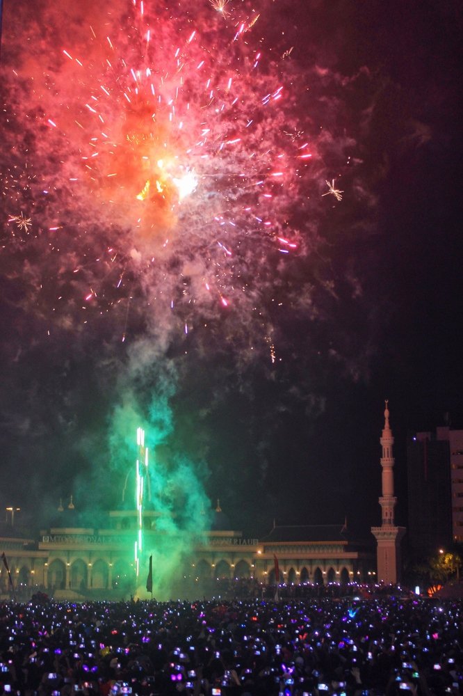 Firework & a Middle City