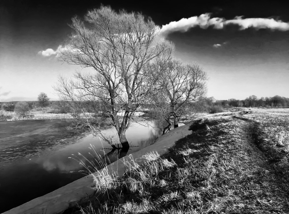 Разлив на Покровах/Spill on the Skin.