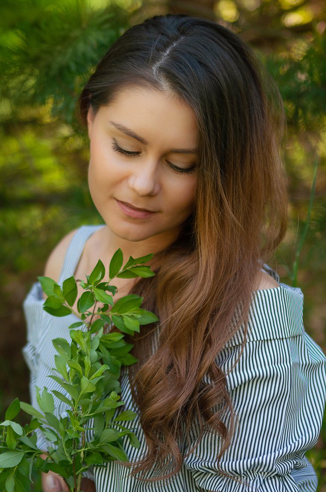 Девушка в лесу