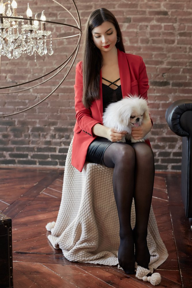 Девушка с собачкой