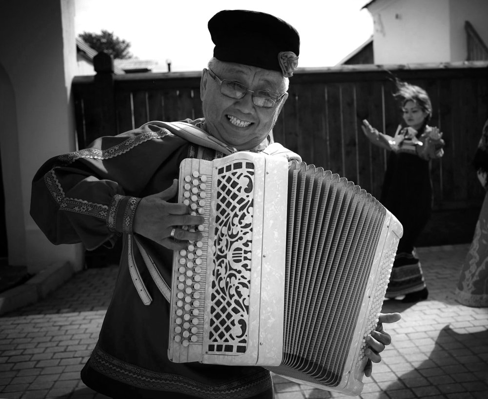 Мужичок с гармошкой