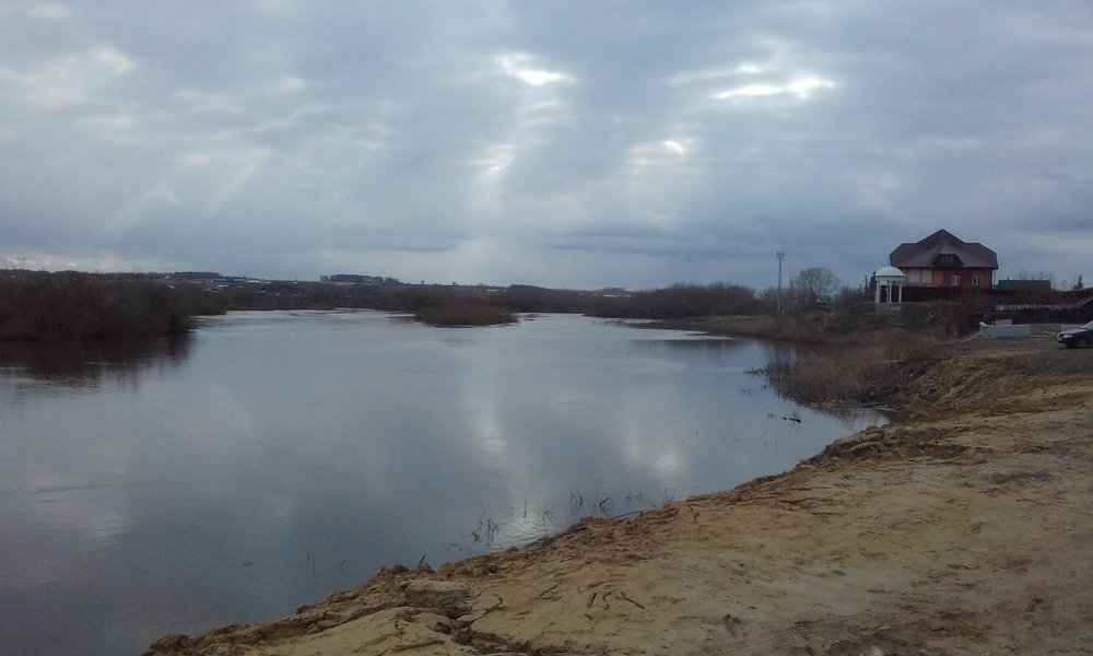 весна на реке