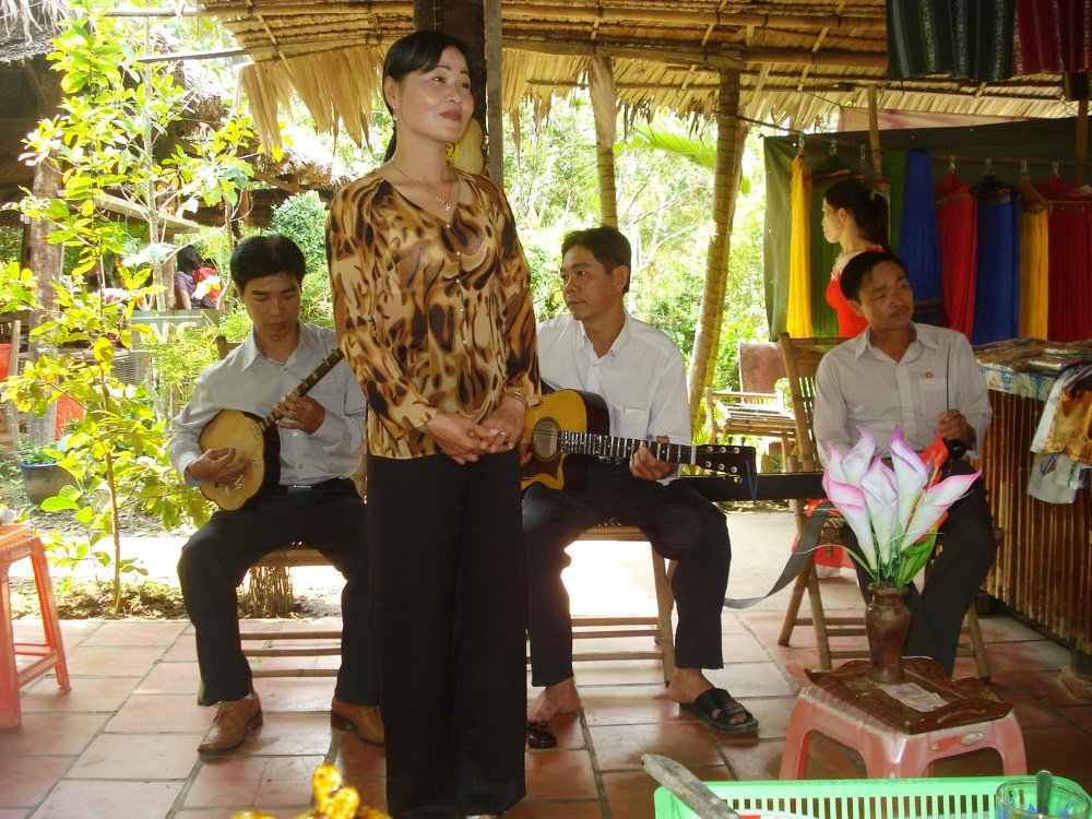 Vietnamese street musicians