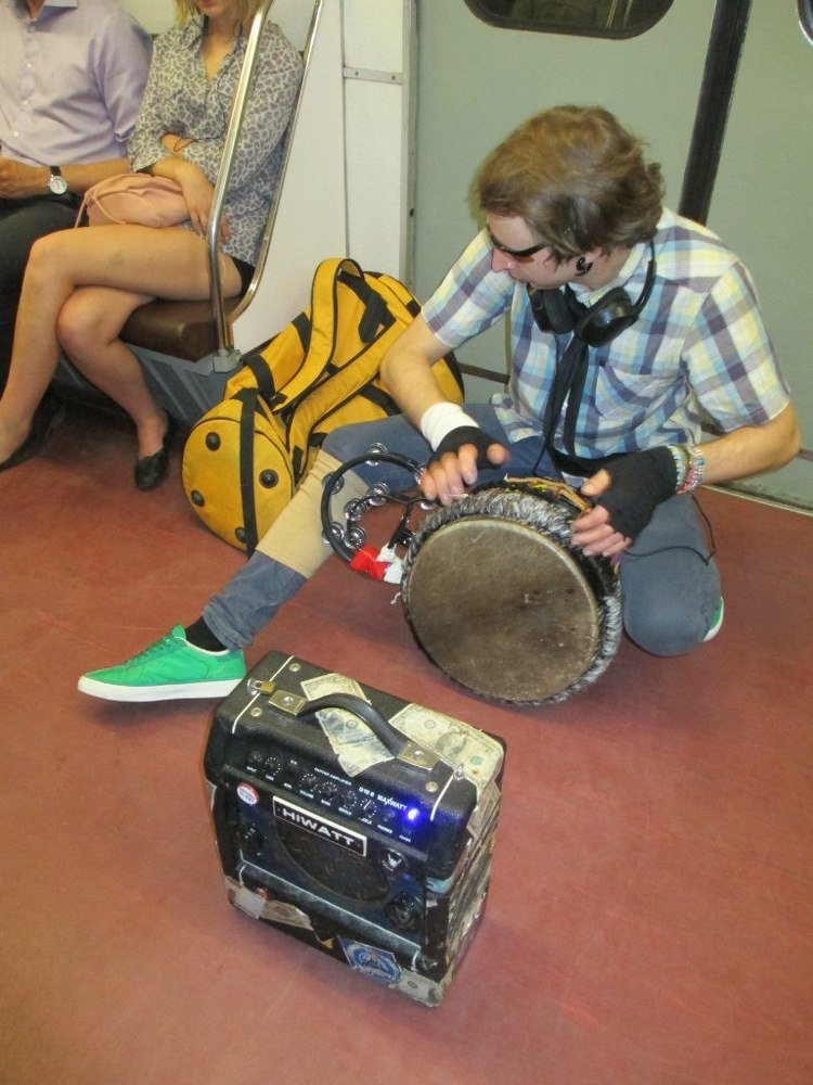 В Питерском метро.../In St. Petersburg metro...