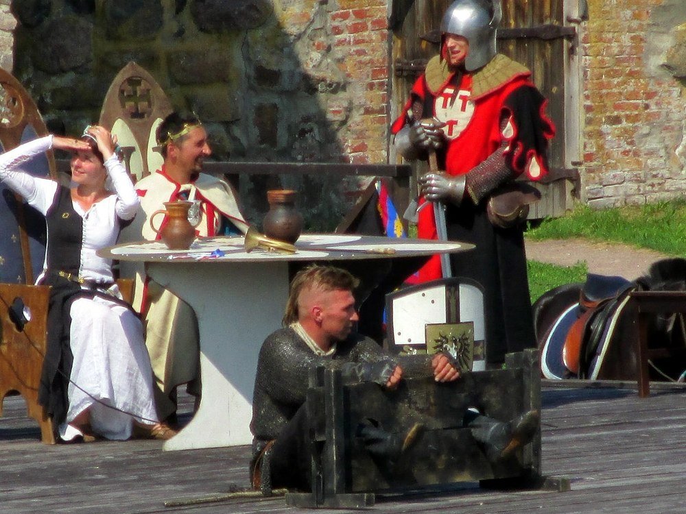 Даа...были времена.../ Yeah...there were times...