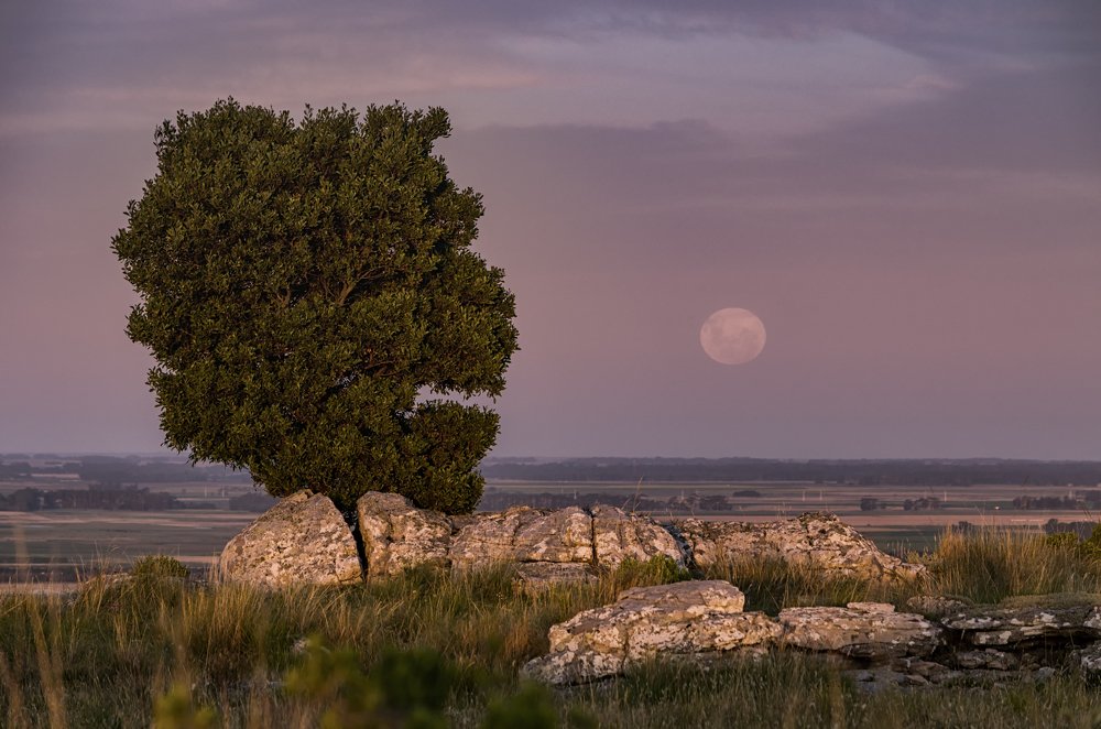 luna sobre las sierras