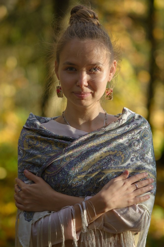 Женский портрет в свете осени