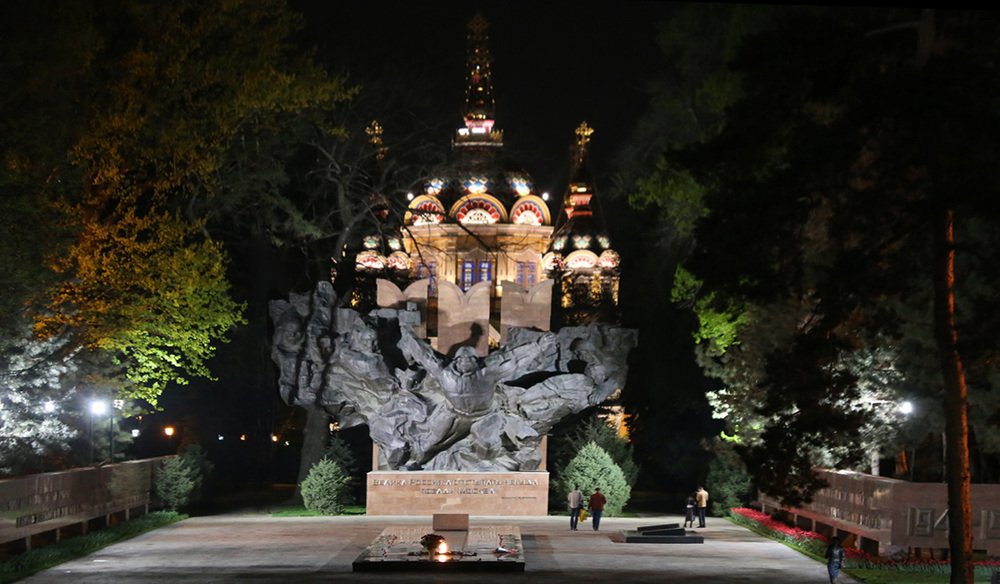 В парке им. 28-ми героев-панфиловцев