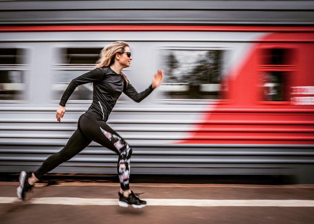 В движении...