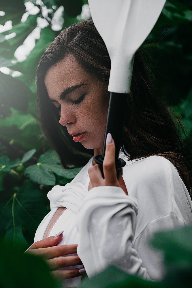 Девочка с веслом