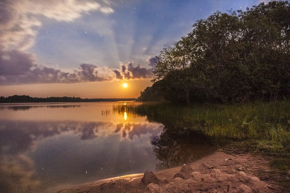 Восход Луны в зарницу (по стопам Куинджи)