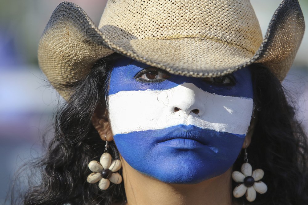 Rostro Azul y Blanco