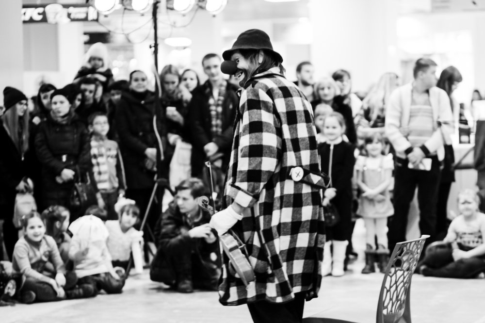 Мим в торговом центре