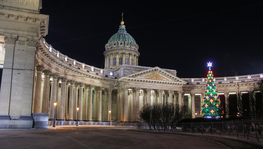 Night Kazan Cathedral.