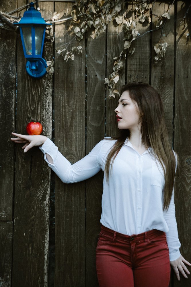 the girl with the apple