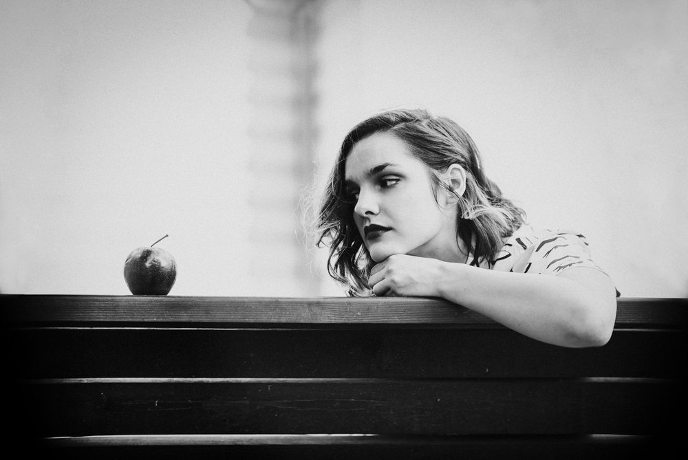 the girl with the apple - 3