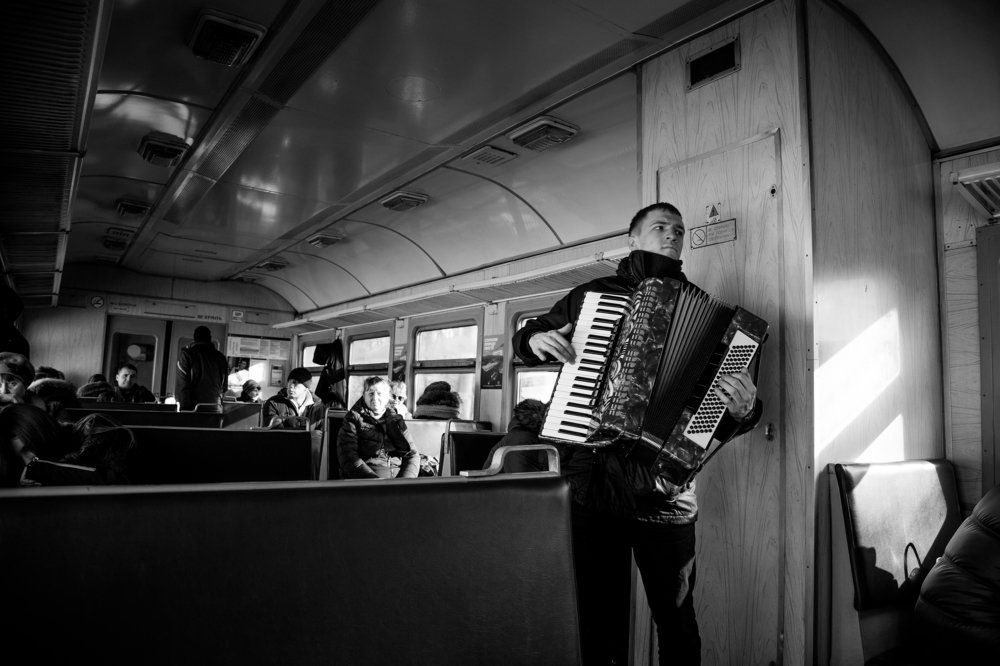 Музыка из электрички.