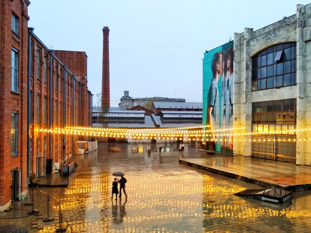 Пара под дождем