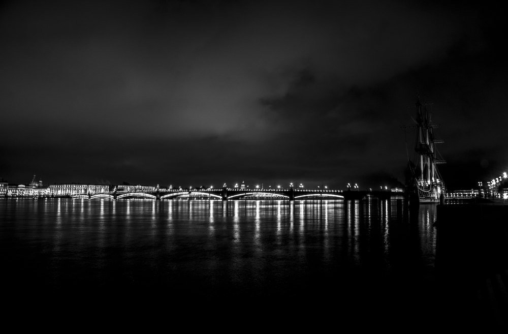 Троицкий мост в С.Петербурге.