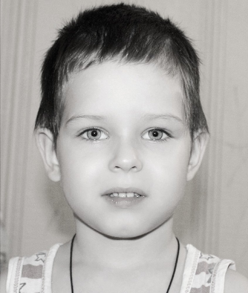 Портрет Вани дома.