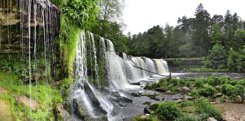 Потоки льющейся воды