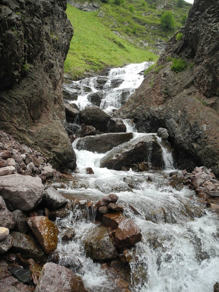 В Аксаутском ущелье