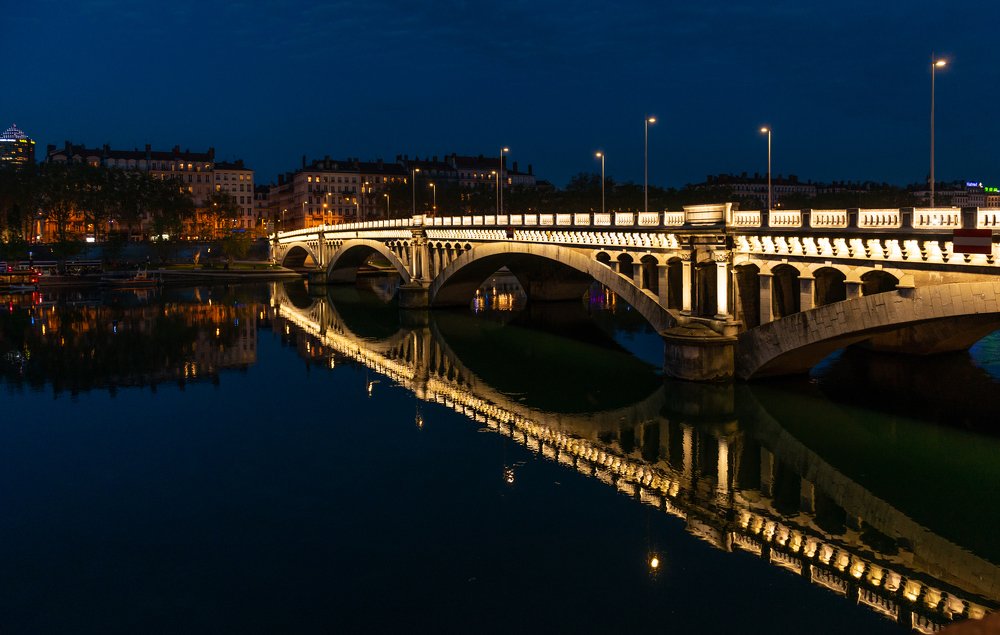 Мост через Рону