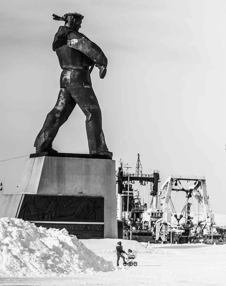 Жил на свете человек маленький...