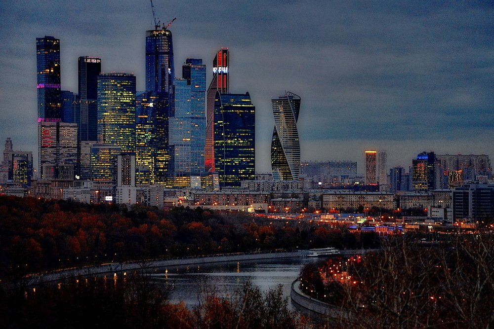 В  МОСКВЕ  ВЕЧЕР