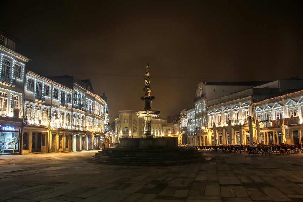 Night falls in the city. Viana do Castelo