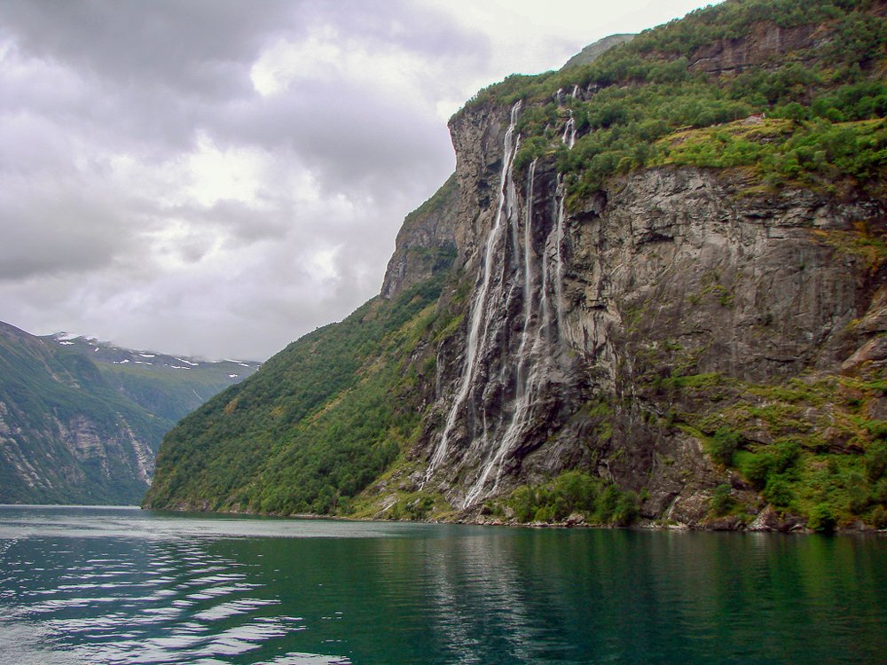 Водопад Семь сестер