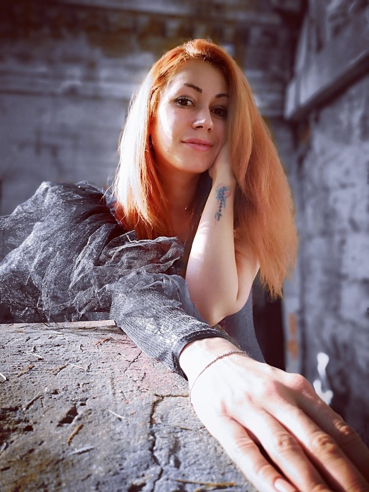 Рыжая девушка