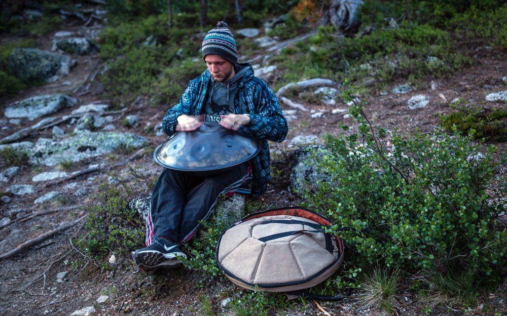 Игра на Ханг Драме.