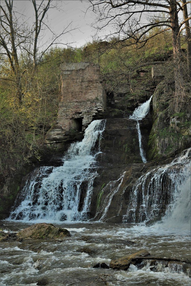 Древний водопад...