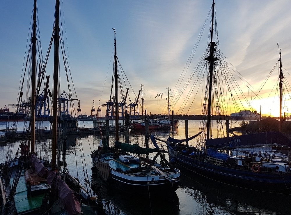 Корабли на закате солнца