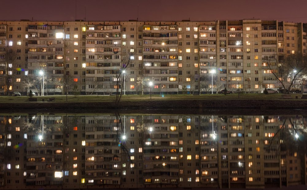 Вот уж окна зажглись...