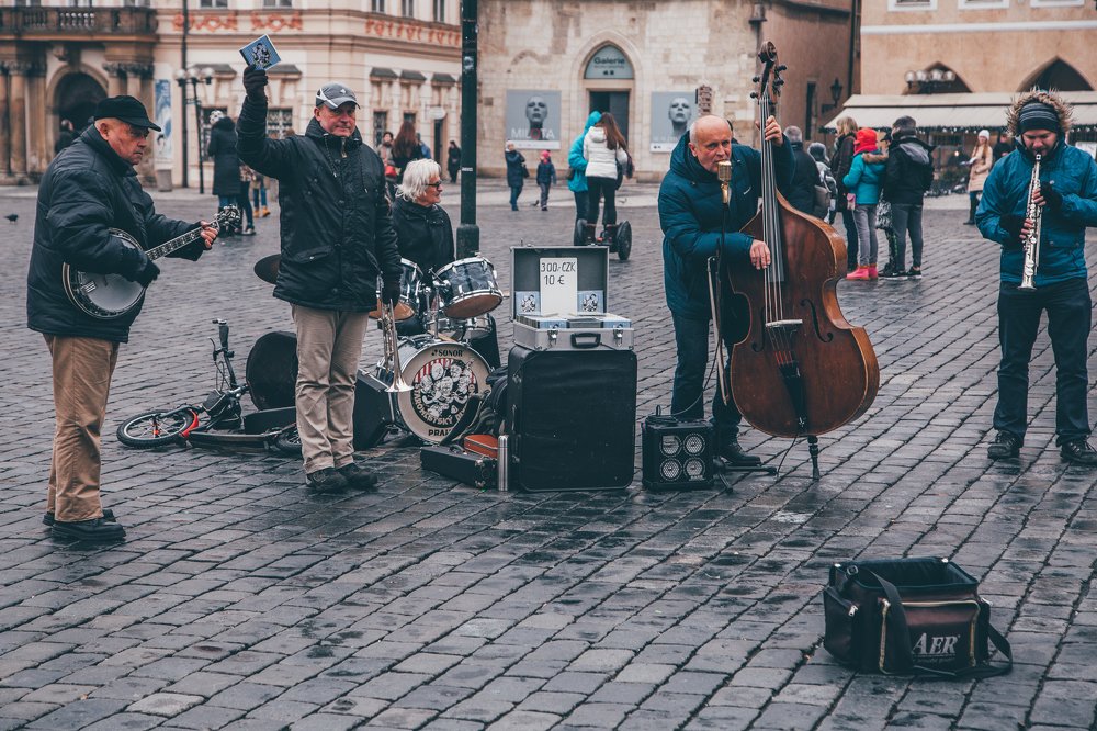 Уличные музыканты Праги
